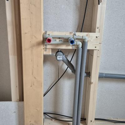 Rozvody vody v roubence ve Zdislavě