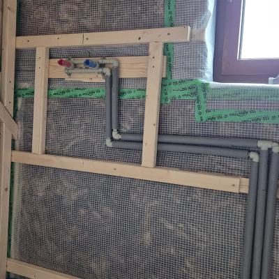 Rozvody vody v roubence ve Zdislavě