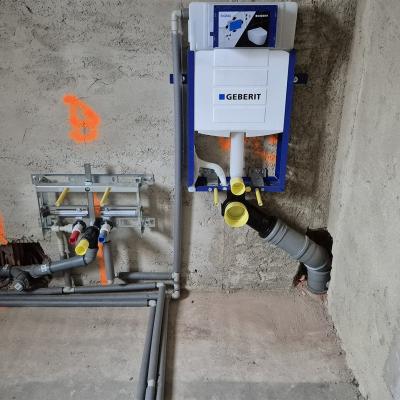 Rozvody vody v roubence ve Zdislavě