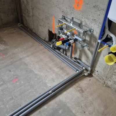 Rozvody vody v roubence ve Zdislavě